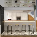 Seafront Loft شقة *