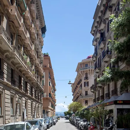 Seafront Loft شقة *